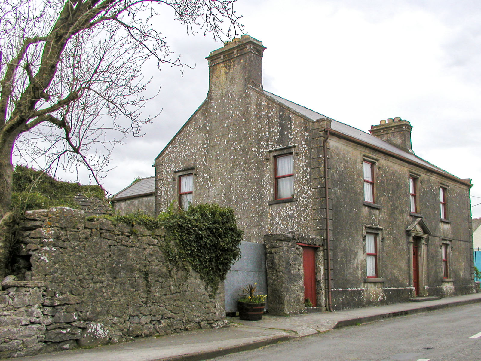 Ballyvaughan, Old house with stone wall