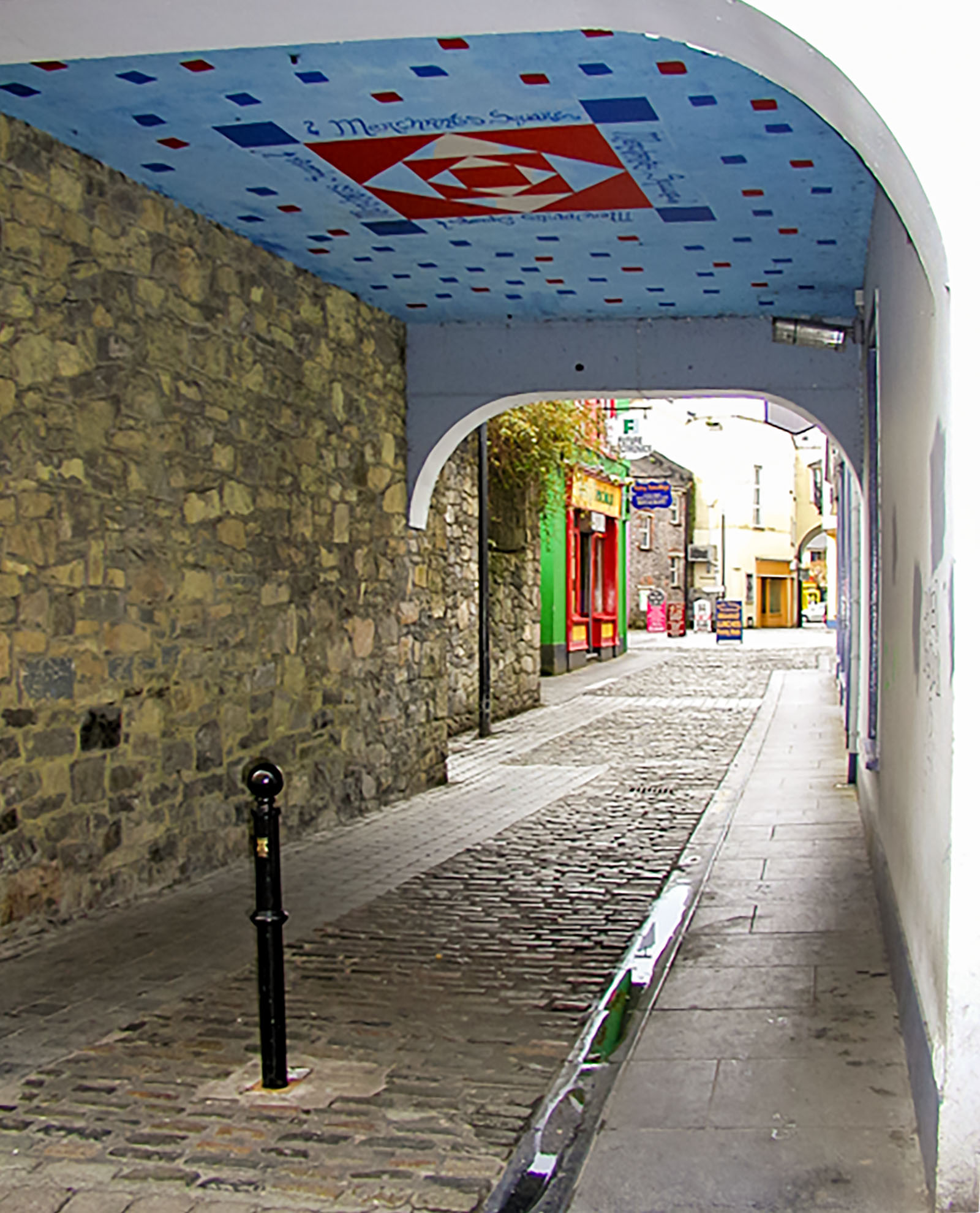 Ennis, Tiled archway
