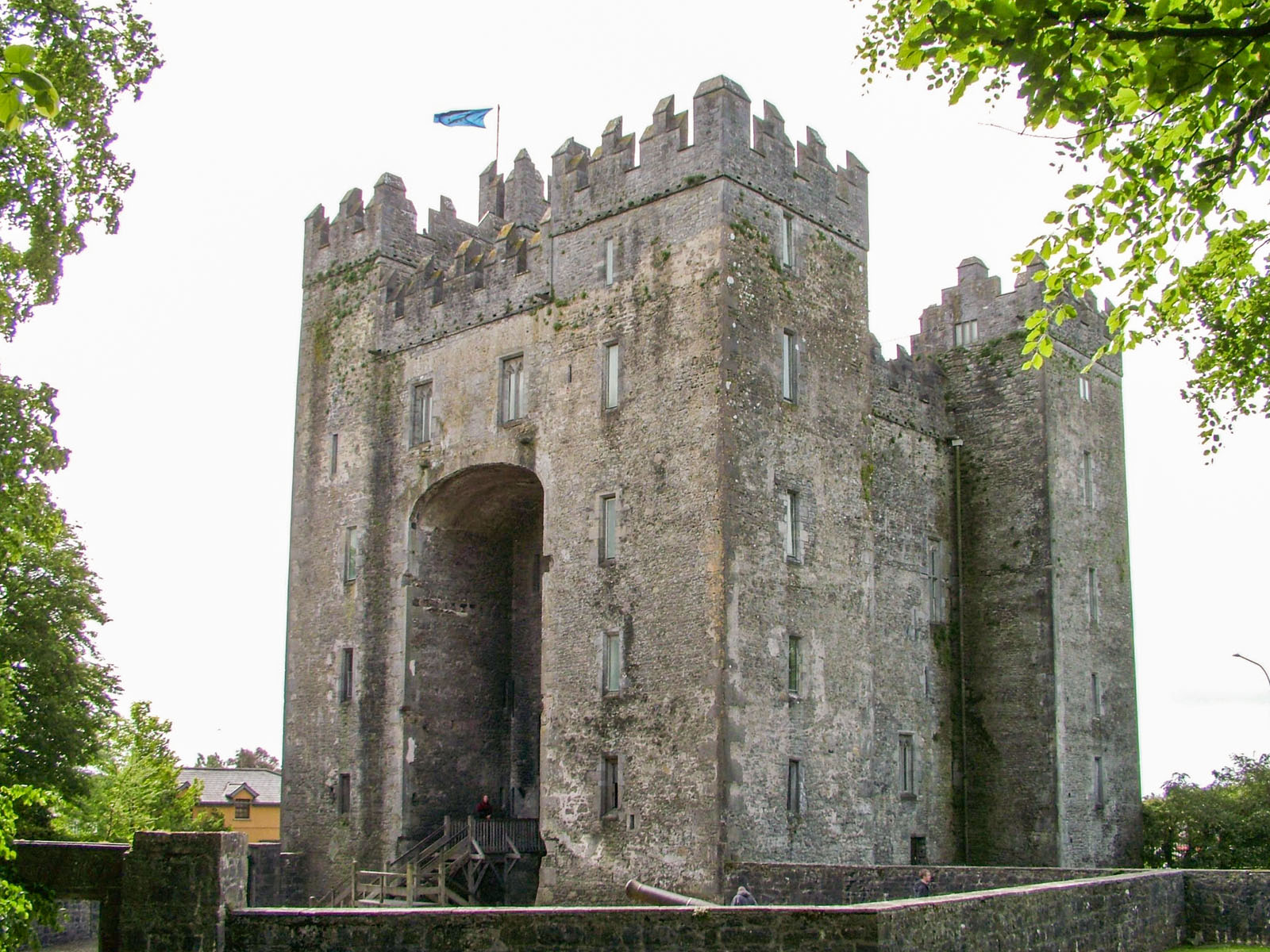 Historic sites, Bunratty Castle