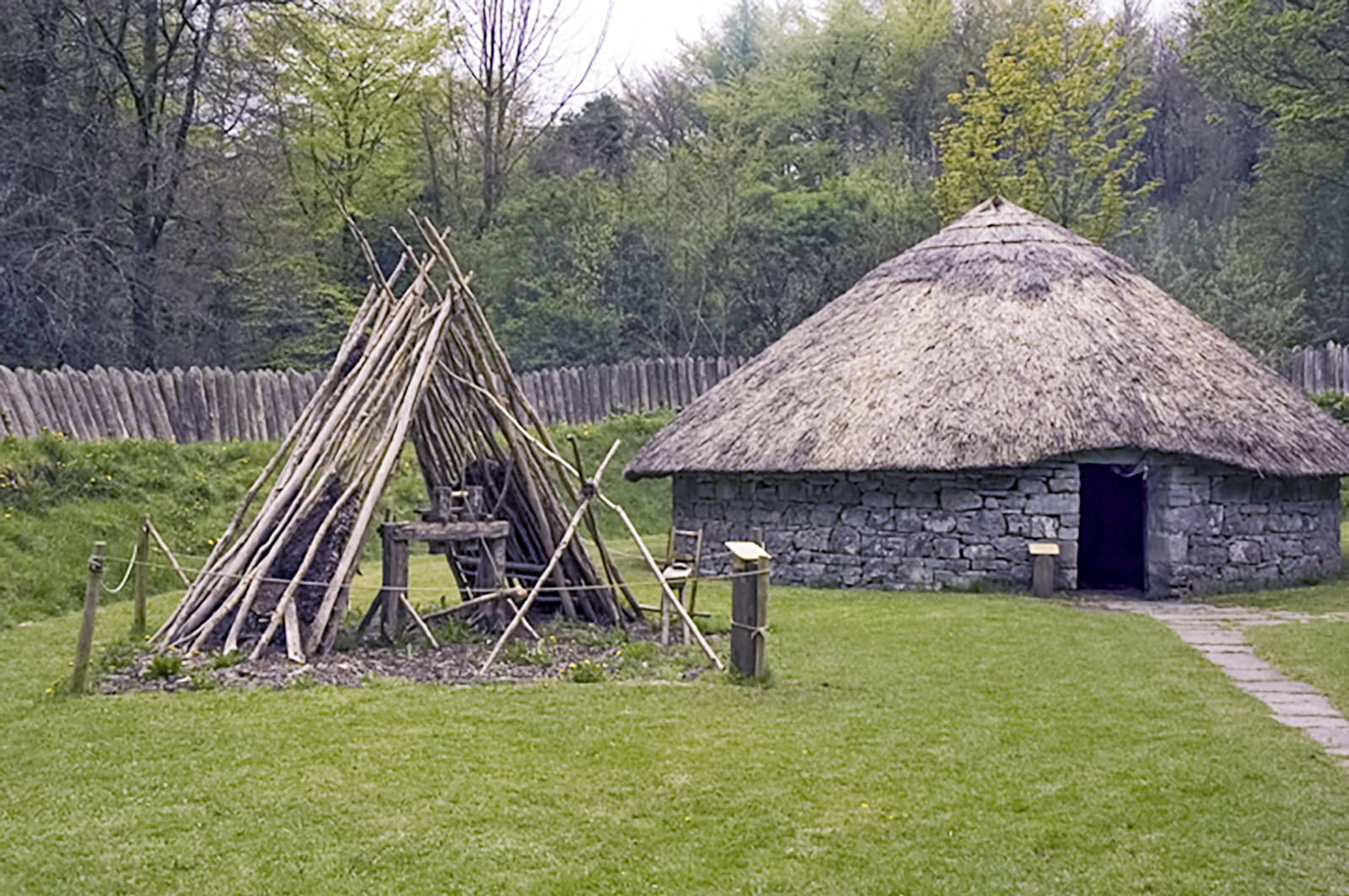 Historic sites, Craggaunowen recreation