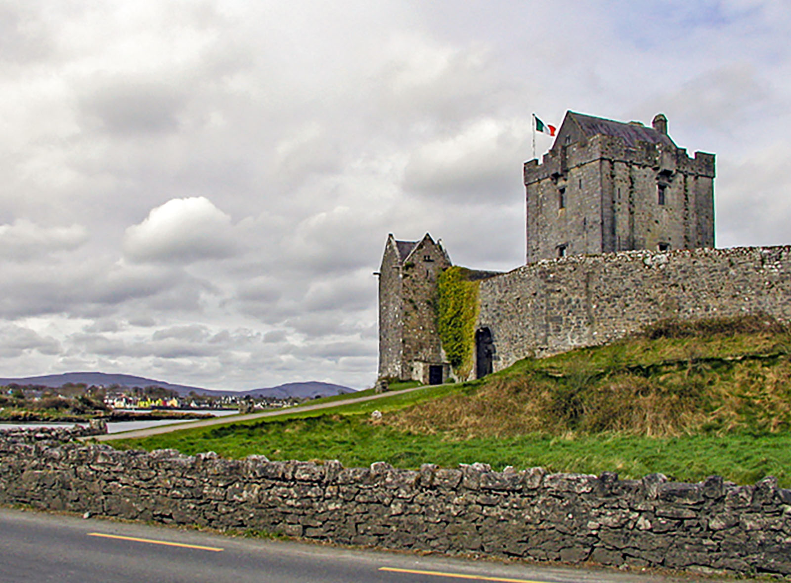 Kinvara, Dougory Castle
