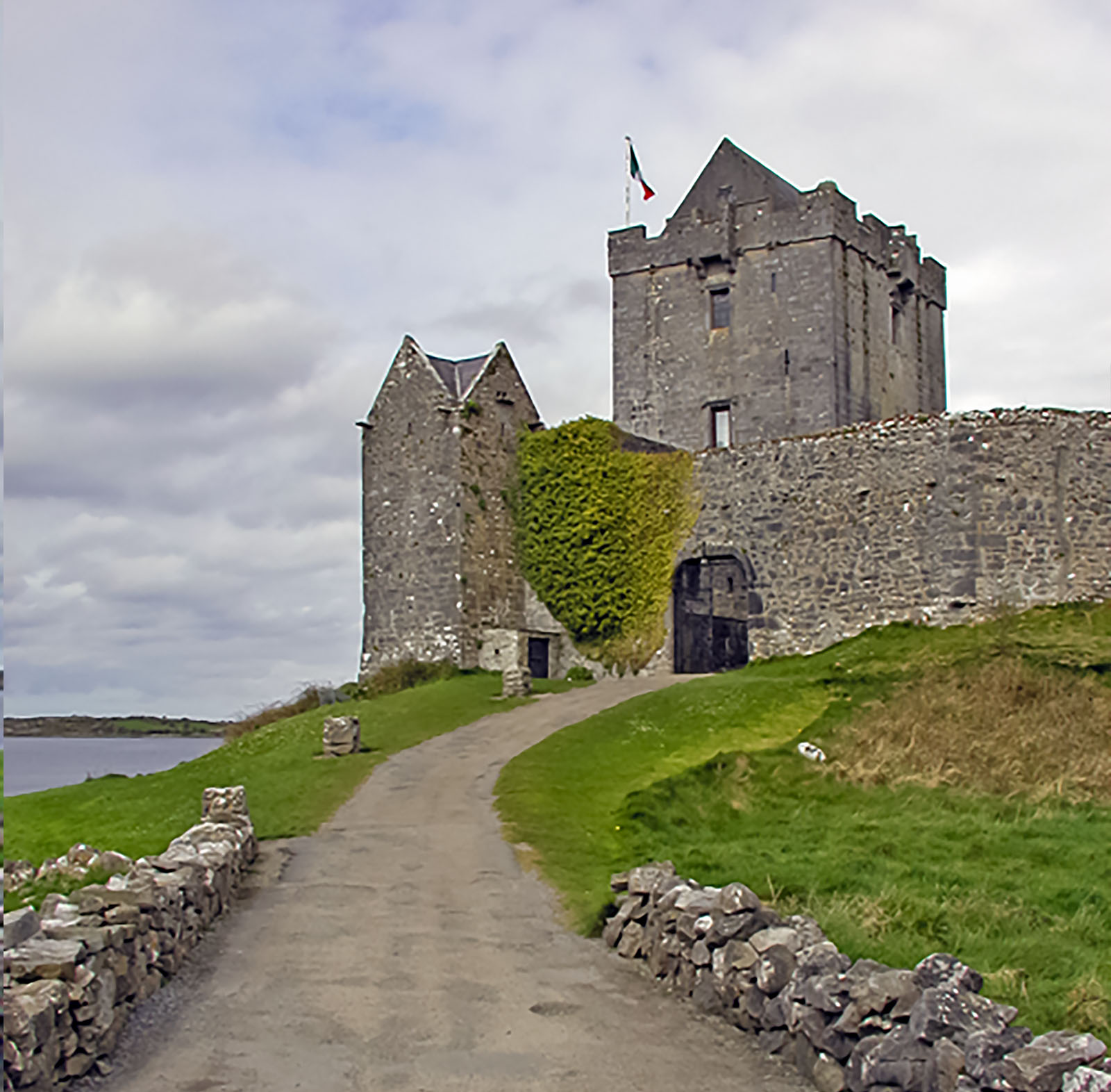 Kinvara, Dougory Castle
