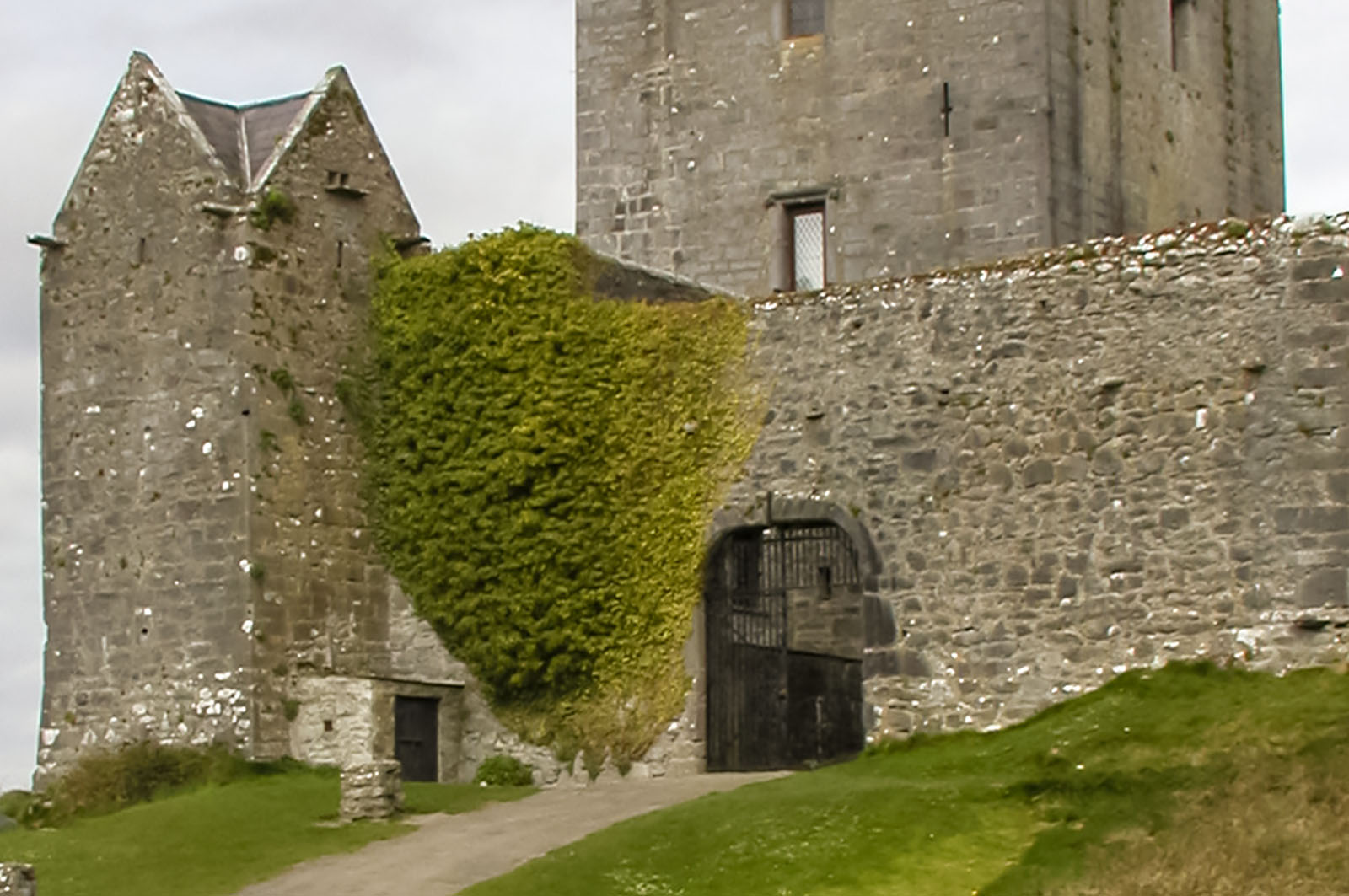 Kinvara, Dougory Castle